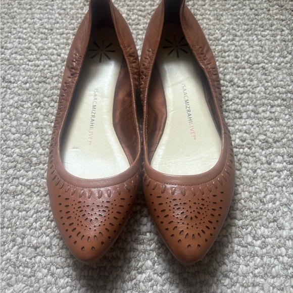 Isaac Mizrahi Women's Tan Loafers - Picture 3 of 3